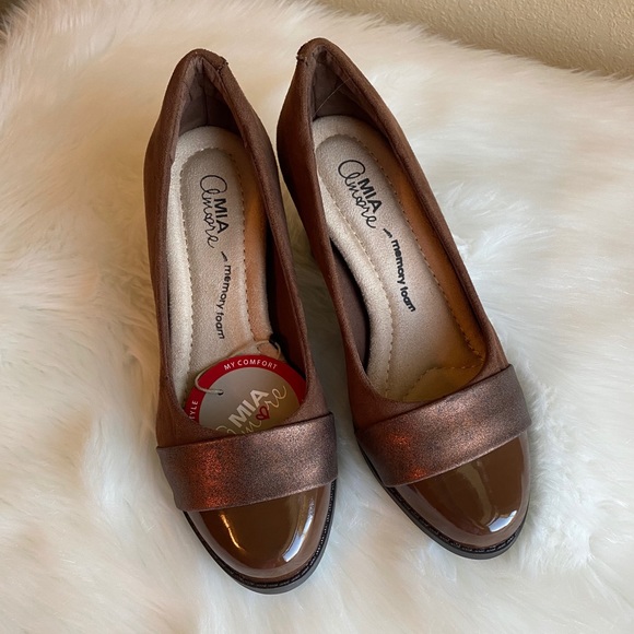 MIA Amore Round Toe Classic Pumps - Picture 8 of 15